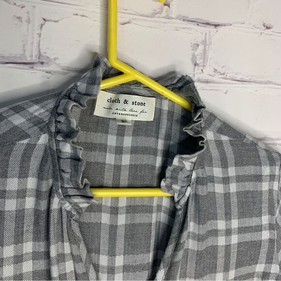 Cloth & Stone small or medium gray top - Picture 2 of 5